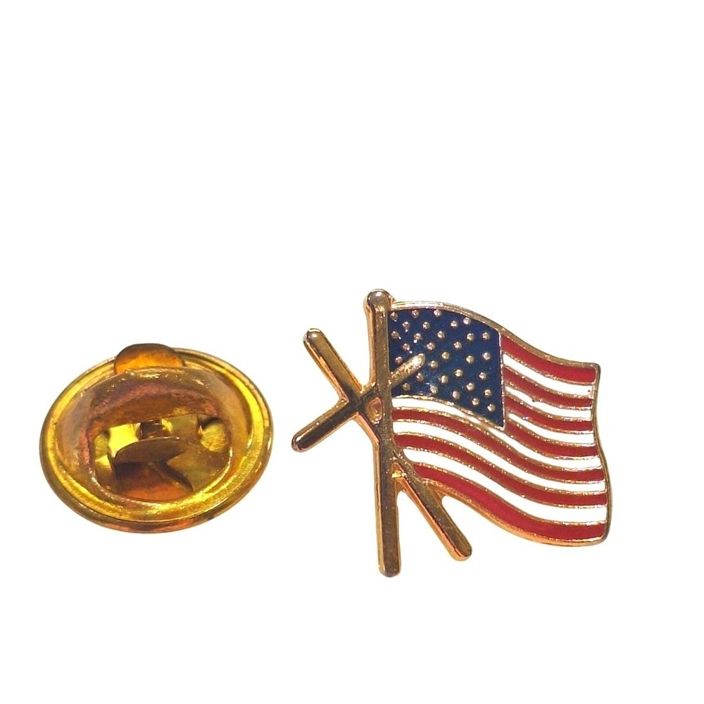 Danecraft Doherty American Flag Lapel Pin Gold Tone‎ Enamel Patriotic Waving USA